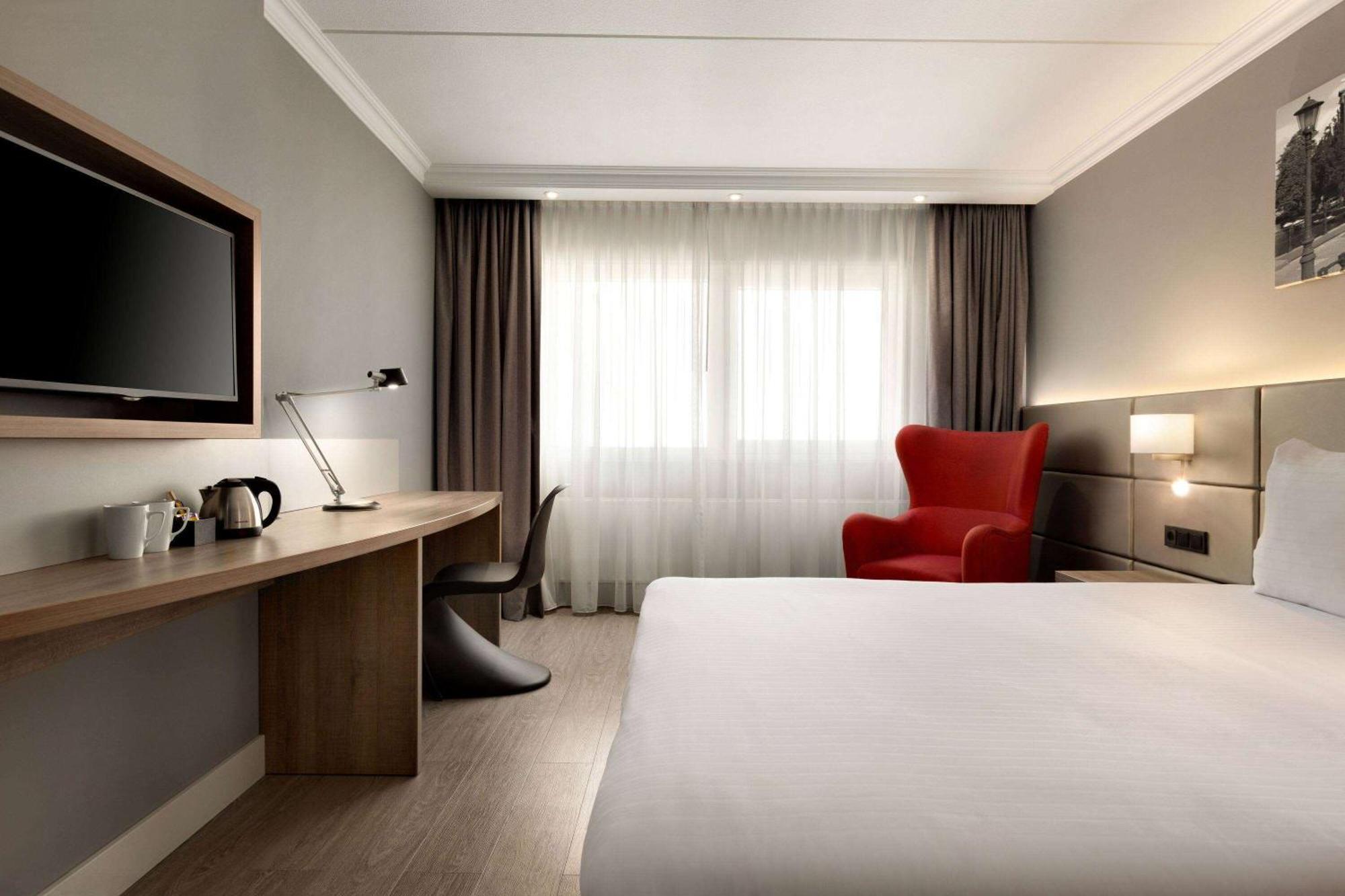 Hotel Ramada By Wyndham Amsterdam Airport Schiphol Badhoevedorp Zewnętrze zdjęcie